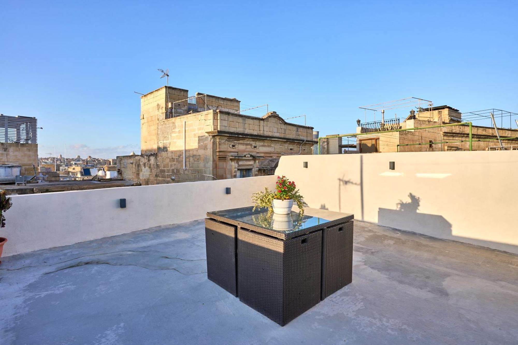 12 -16 , Pacifiku Scicluna Birgu Luaran gambar