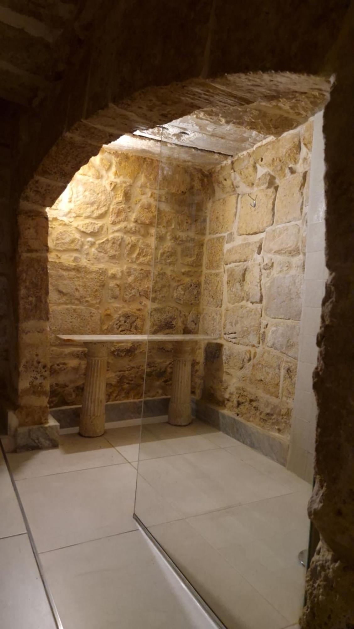 12 -16 , Pacifiku Scicluna Birgu Luaran gambar