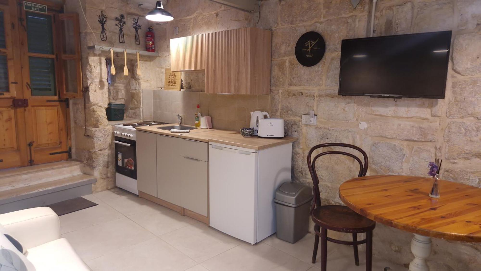 12 -16 , Pacifiku Scicluna Birgu Luaran gambar
